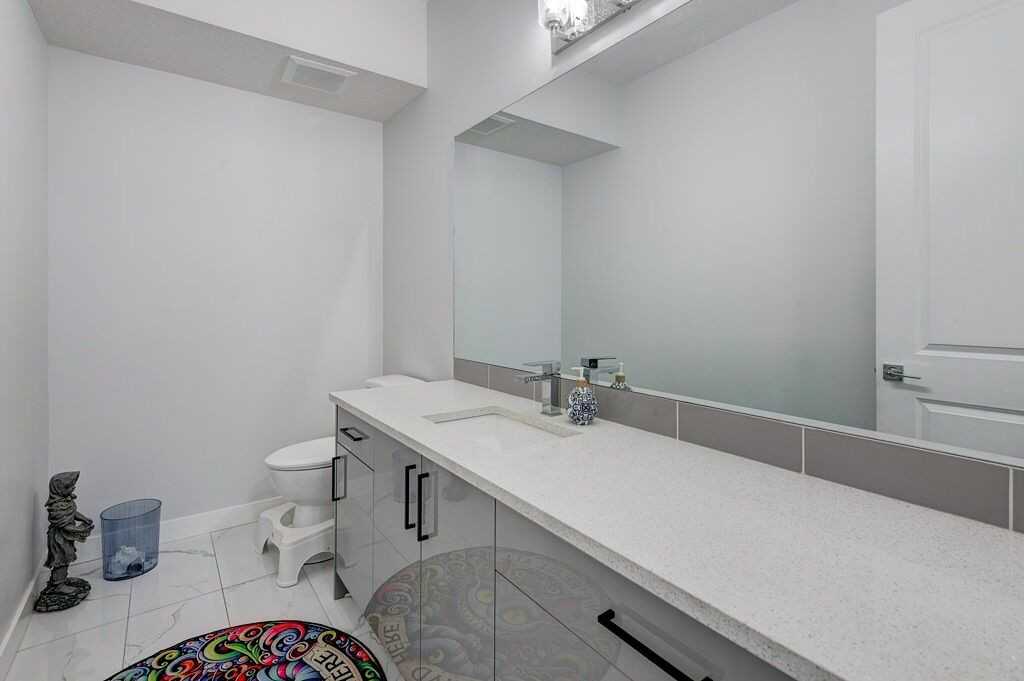 768 Edgefield Cres - Photo 6 of 36