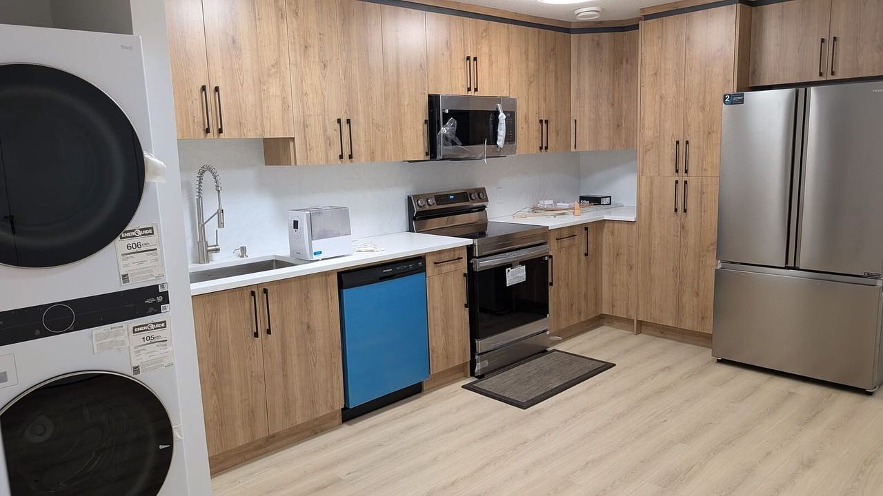 8017 112s Ave Nw - Photo 3 of 3
