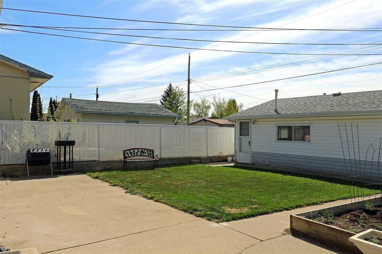 7931 130a Ave Nw - Photo 3 of 31