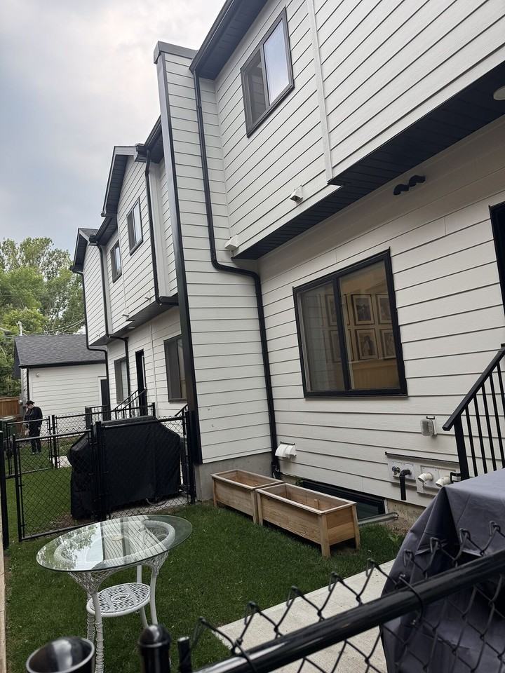 245 - 245 40 Ave Nw - Photo 2 of 16