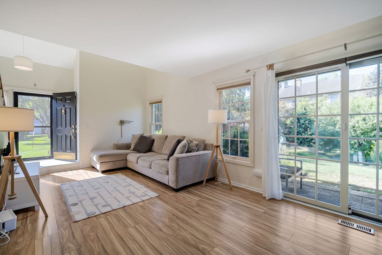 2462 E Towne Blvd #2462 - Photo 4 of 16