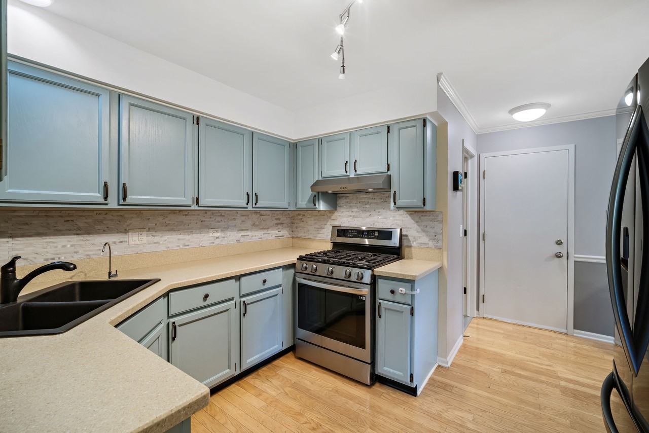 2462 E Towne Blvd #2462 - Photo 5 of 16