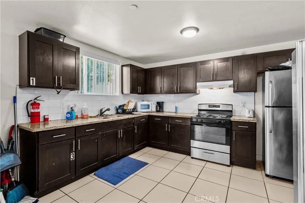 842 W 78th St #NA - Photo 3 of 16