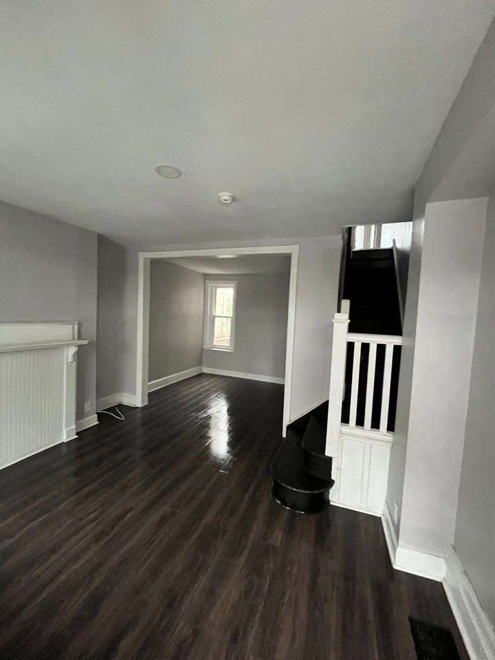 1332 N Hobart St #NA - Photo 2 of 14