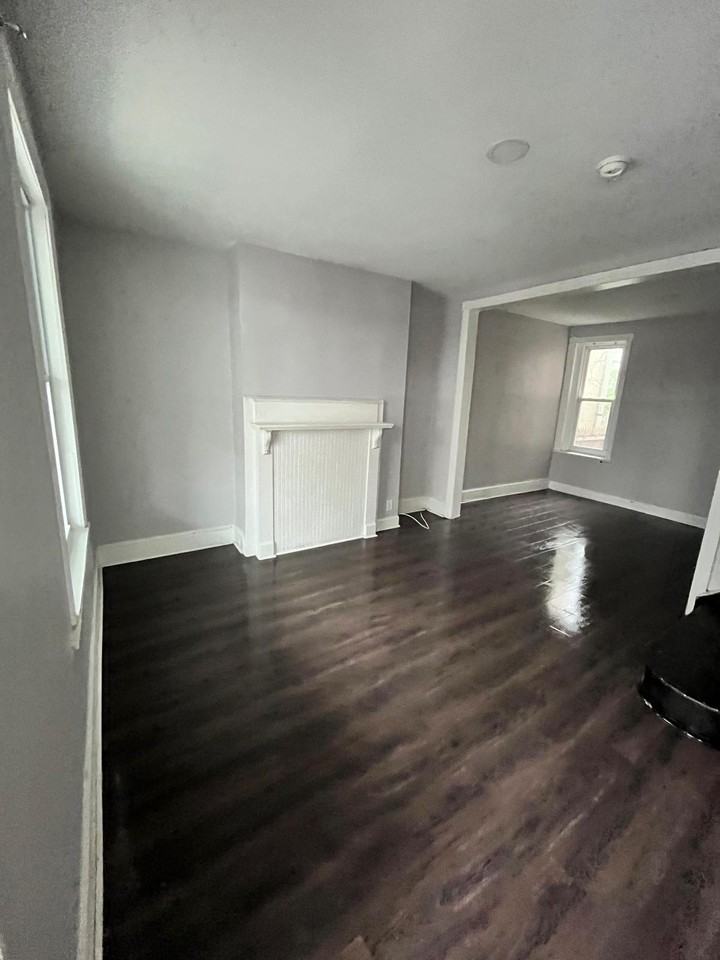 1332 N Hobart St #NA - Photo 3 of 14