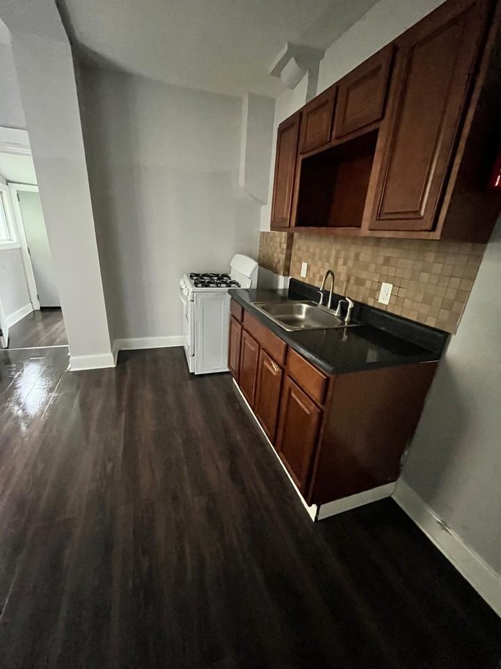 1332 N Hobart St #NA - Photo 4 of 14