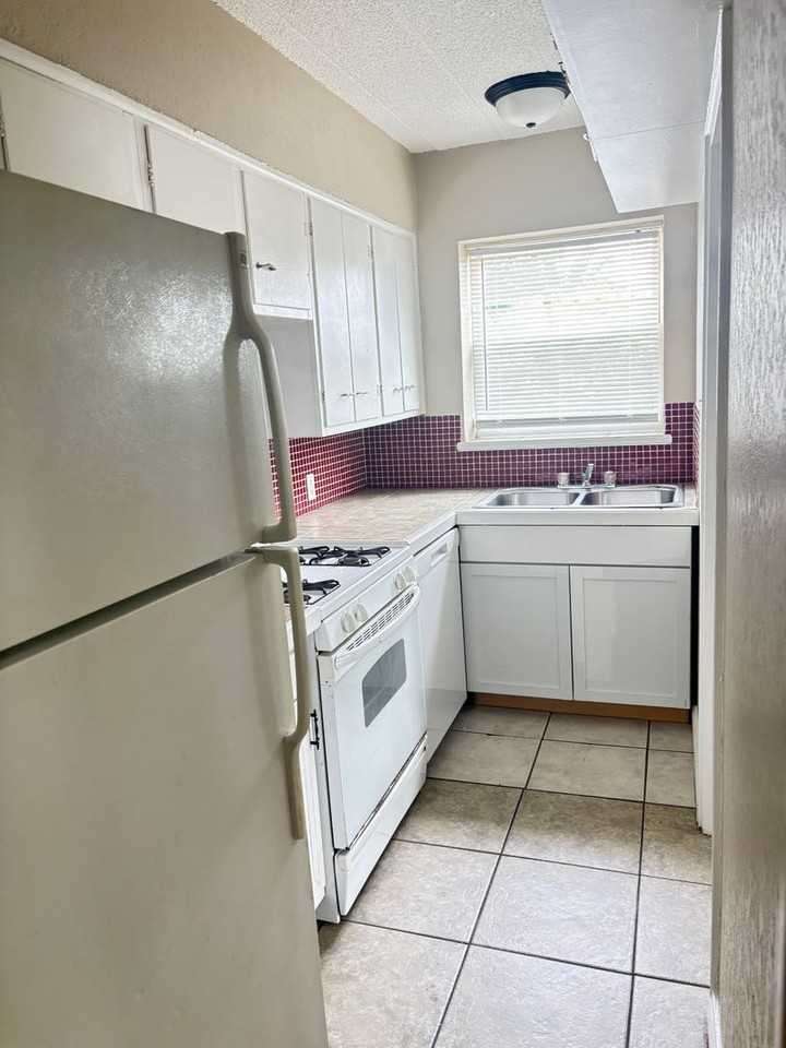 Hoagland Apartments - Photo 6 of 18