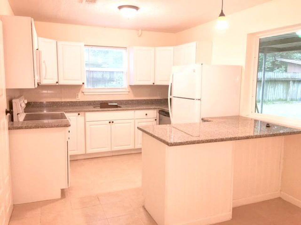 1303 S Fenner Ave #NA - Photo 4 of 9