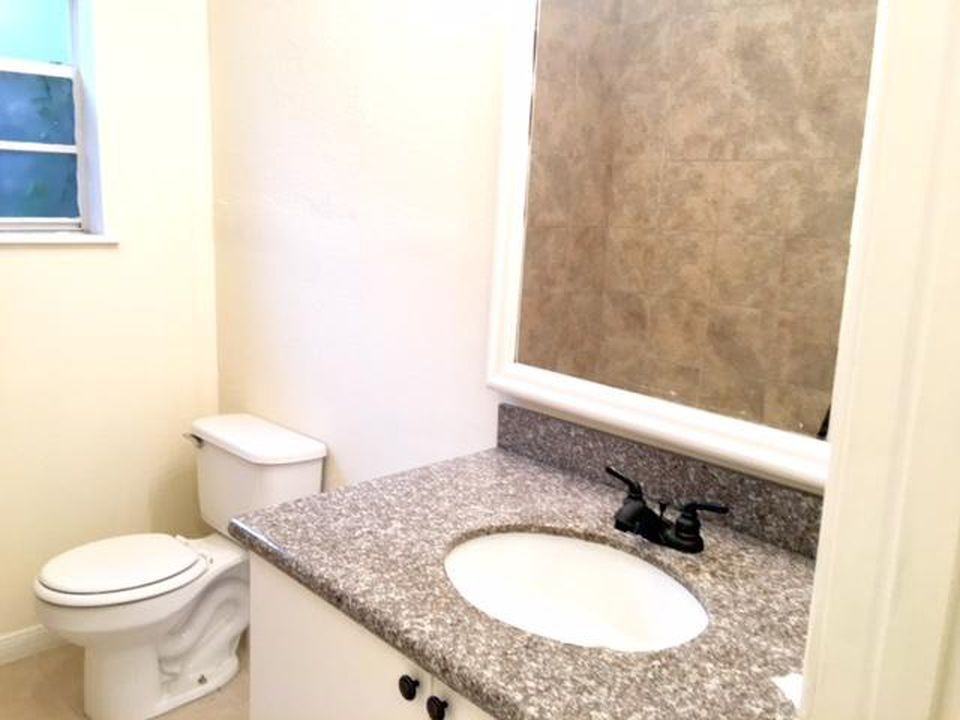 1303 S Fenner Ave #NA - Photo 7 of 9
