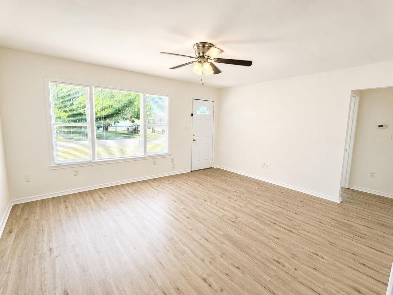 225 Saint Johns St - Photo 3 of 10