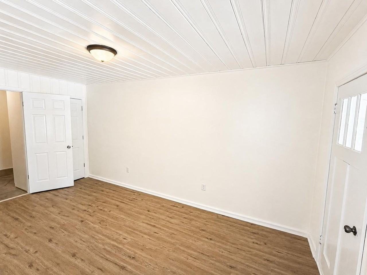 225 Saint Johns St - Photo 4 of 10