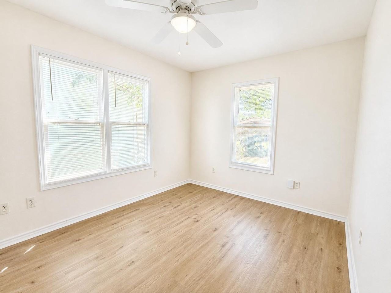225 Saint Johns St - Photo 6 of 10