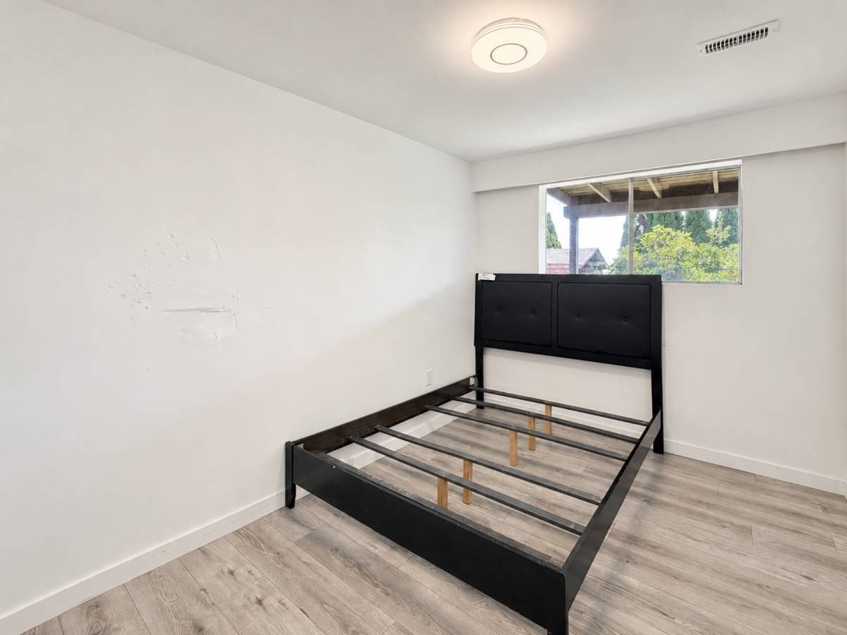 5470 44 Avenue - Photo 7 of 17