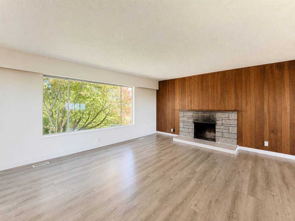 5470 44 Avenue - Photo 5 of 17