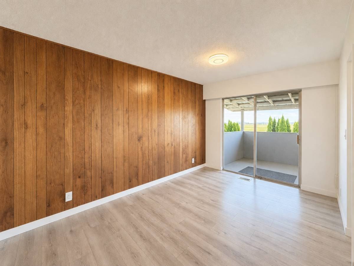 5470 44 Avenue - Photo 6 of 17