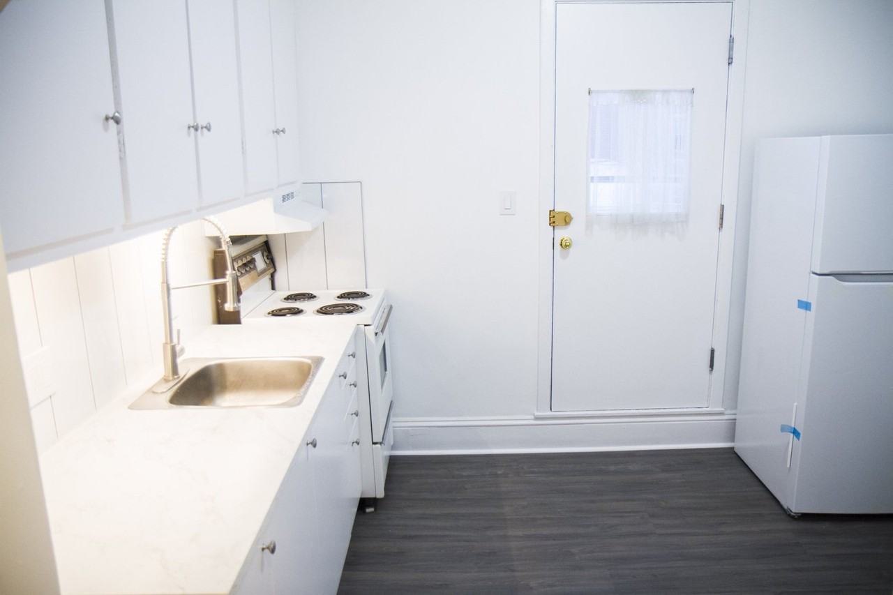 60 Blackburn Ave - Photo 3 of 11