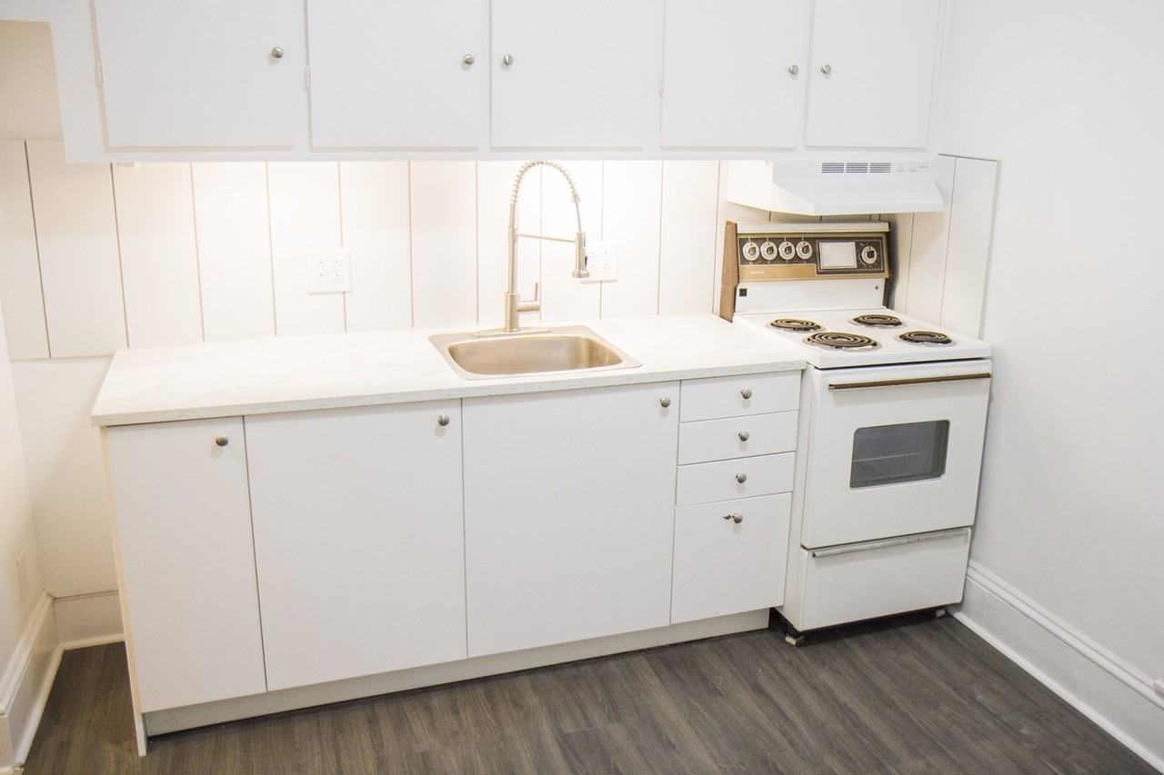 60 Blackburn Ave - Photo 4 of 11