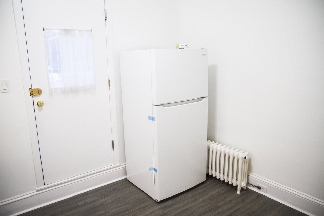 60 Blackburn Ave - Photo 5 of 11