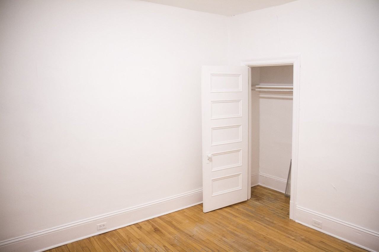 60 Blackburn Ave - Photo 7 of 11