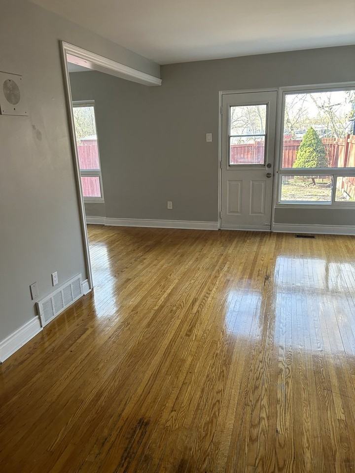 1145 Midland Ave - Photo 4 of 11