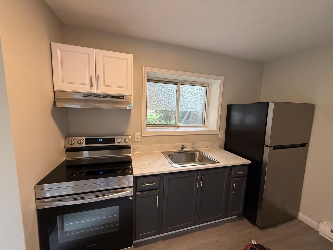 1201 Stafford Ave - Photo 2 of 15