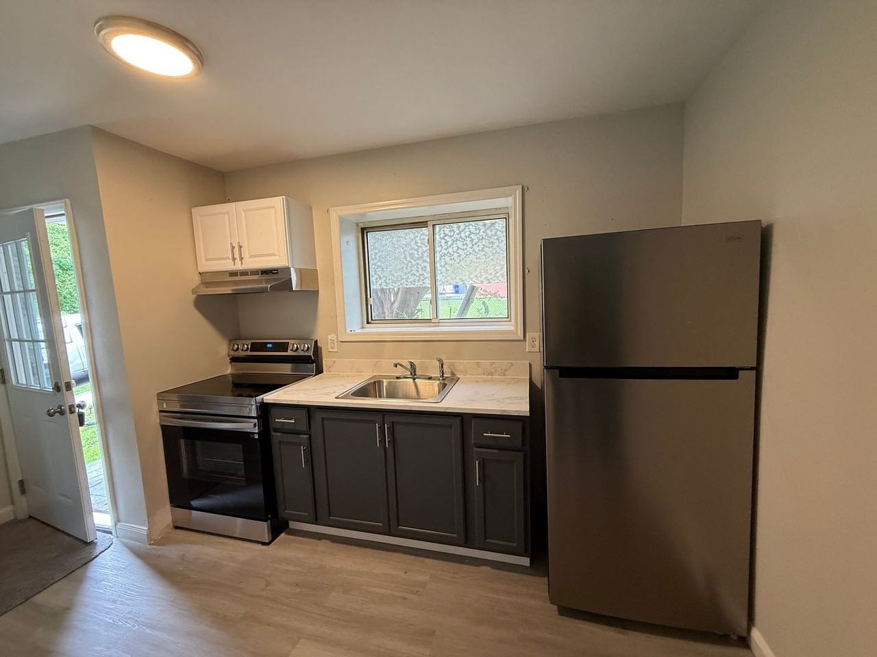 1201 Stafford Ave - Photo 4 of 15