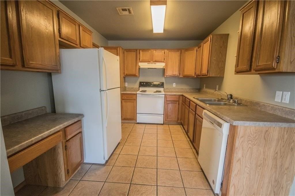 2755 Carondolet St #A - Photo 3 of 8