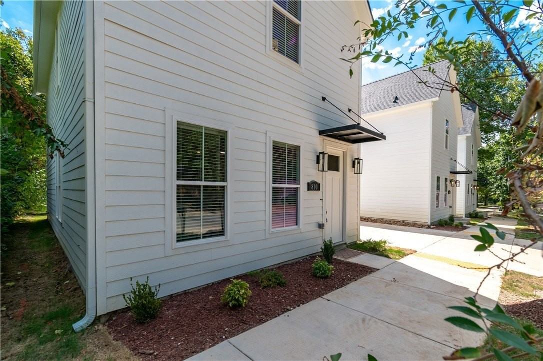 810 S Wood Ave - Photo 2 of 25