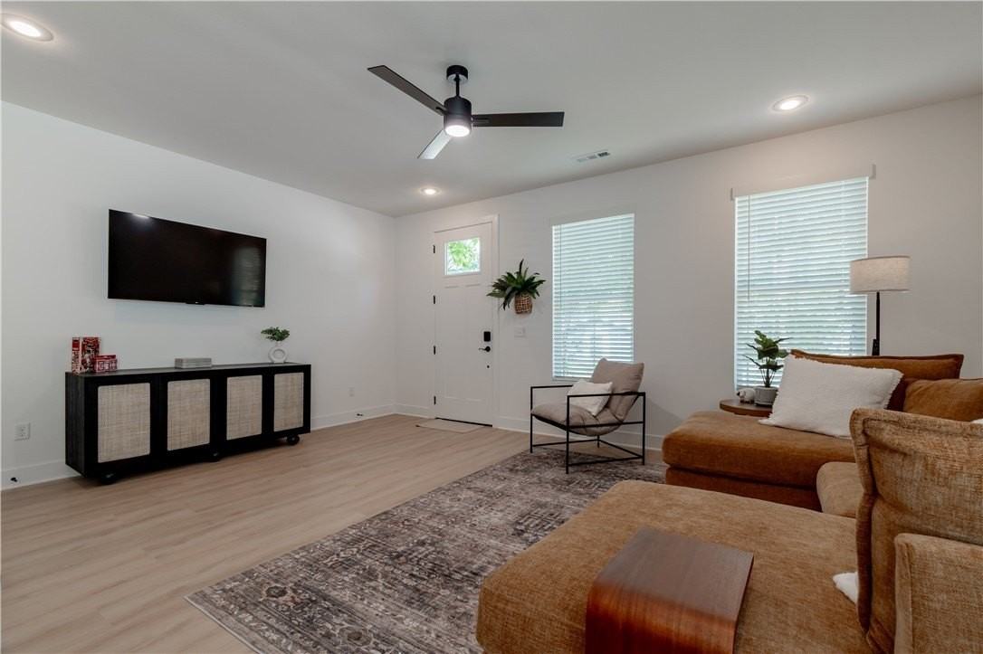 810 S Wood Ave - Photo 6 of 25