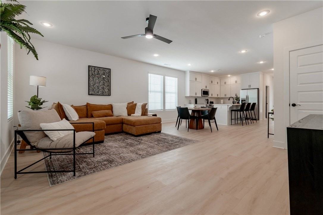 810 S Wood Ave - Photo 7 of 25