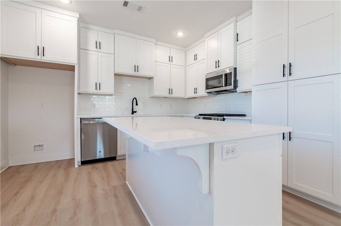1664 N Leverett Ave - Photo 7 of 38