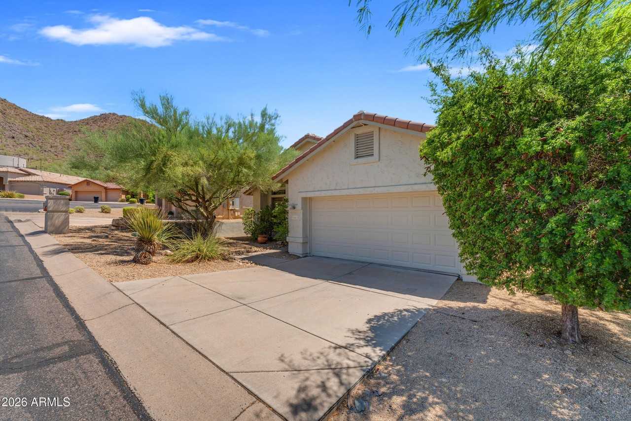 13867 E Paradise Ln - Photo 3 of 45