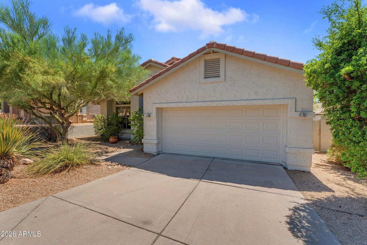13867 E Paradise Ln - Photo 4 of 45