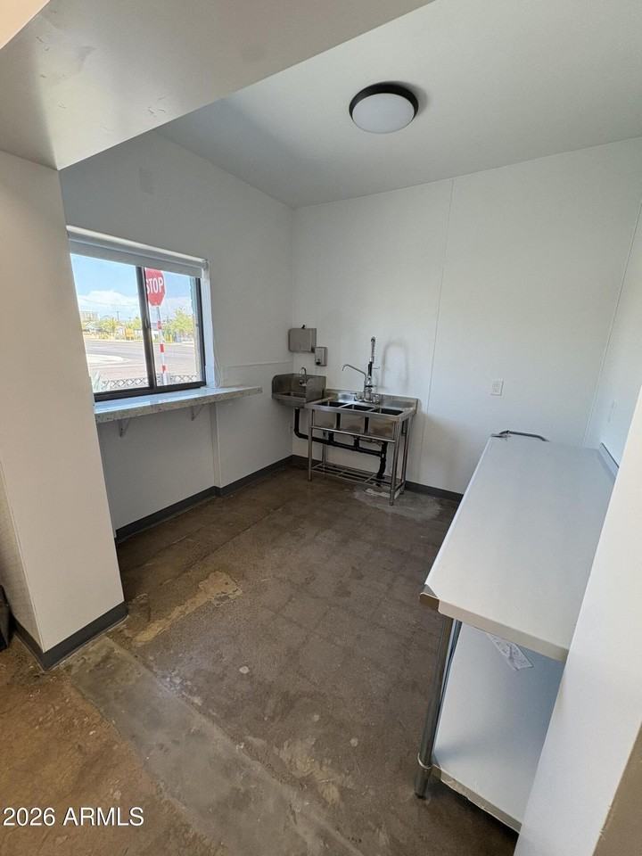 1718 N 16th St #8 - Photo 2 of 10