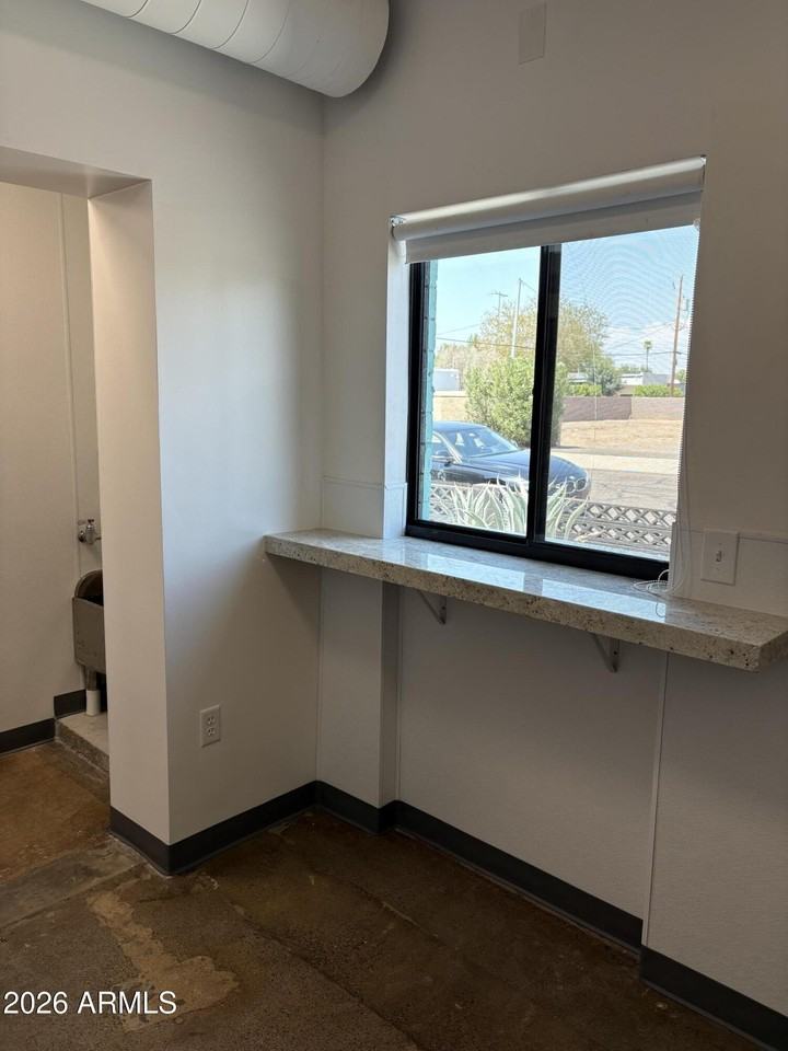1718 N 16th St #8 - Photo 4 of 10