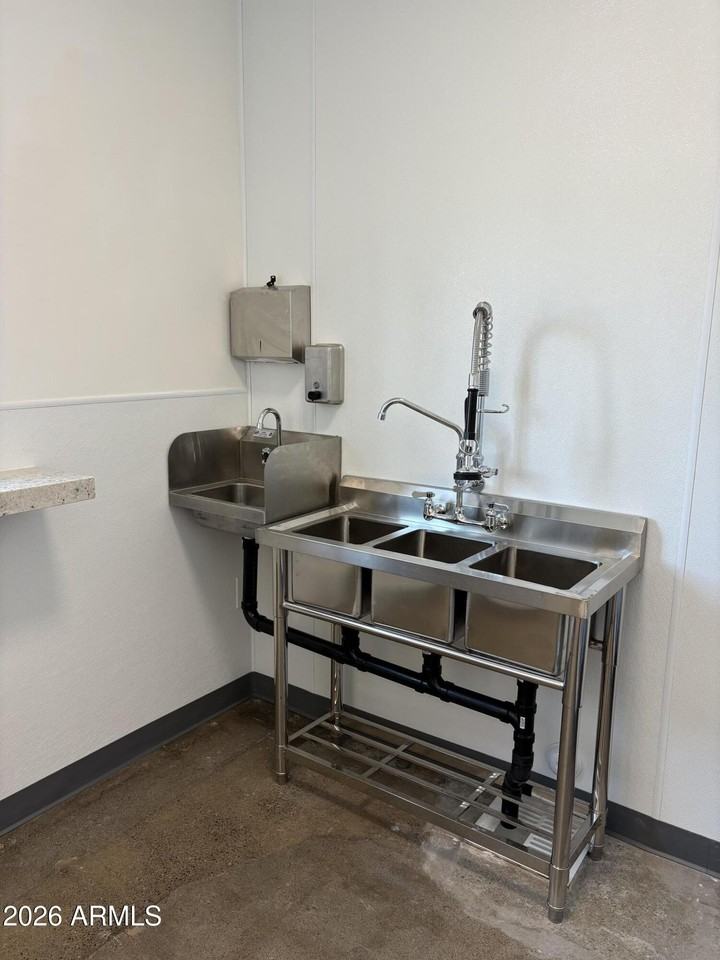 1718 N 16th St #8 - Photo 5 of 10