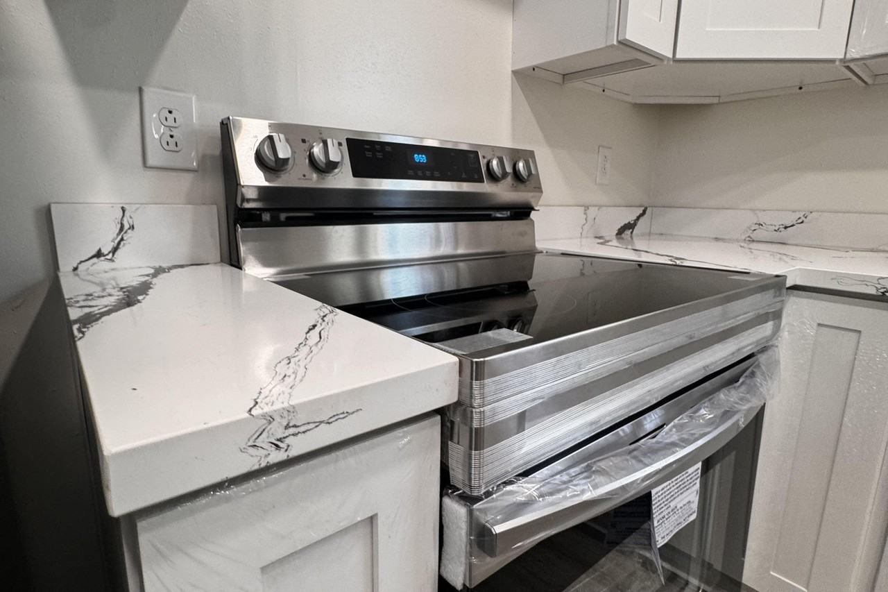 2322 Allen St - Photo 4 of 15