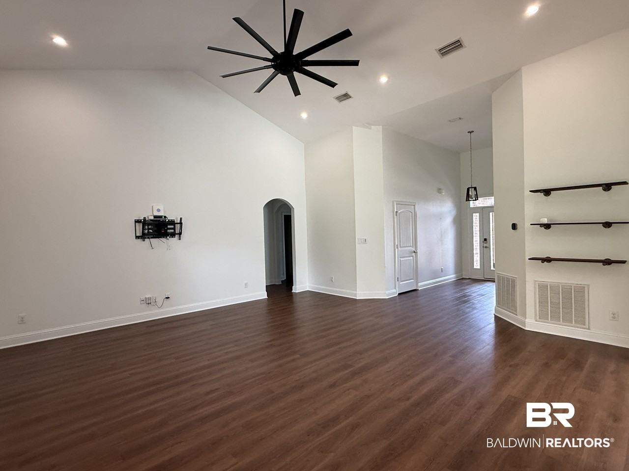 10510 Dunmore Dr - Photo 2 of 18