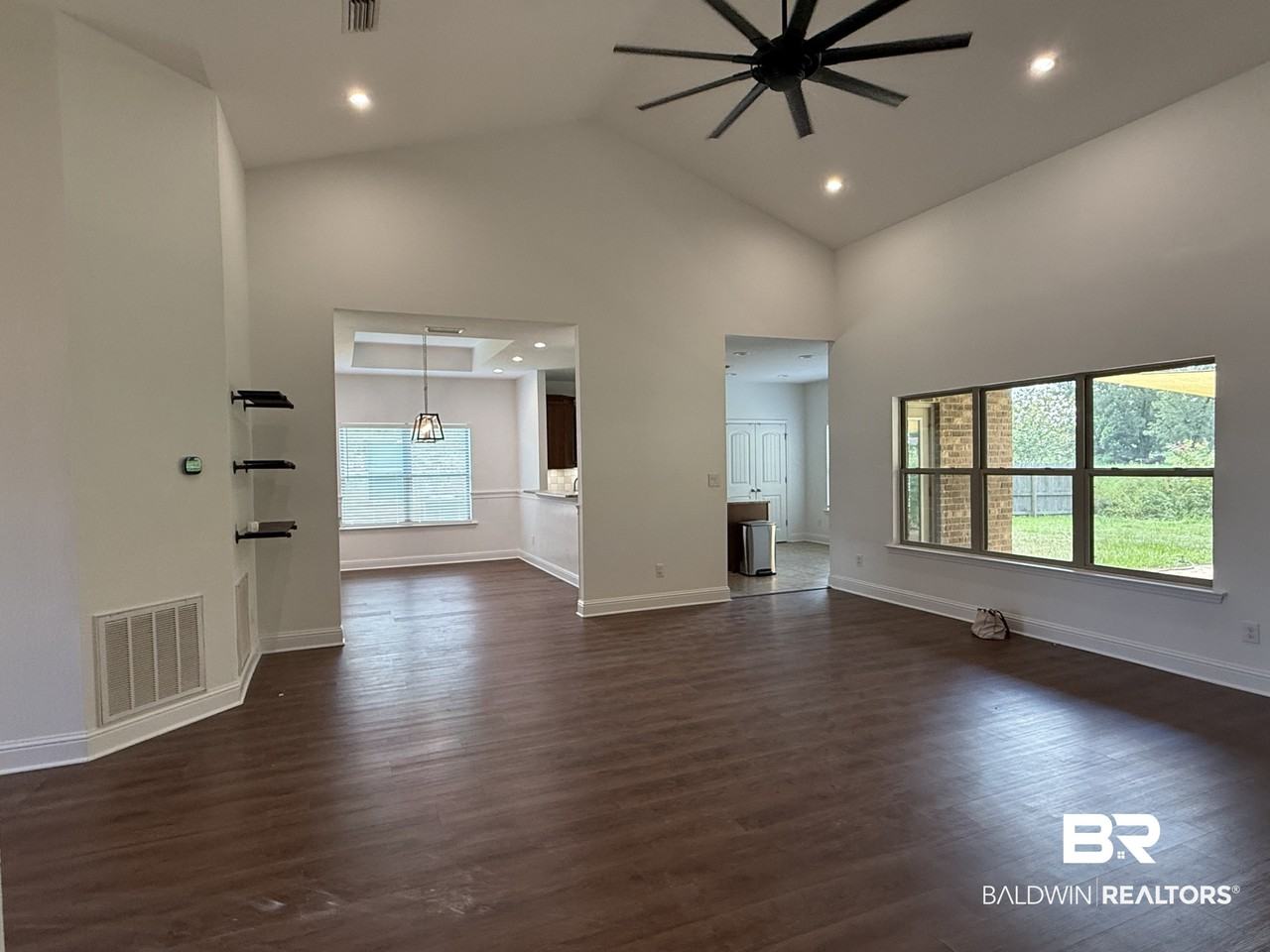 10510 Dunmore Dr - Photo 3 of 18