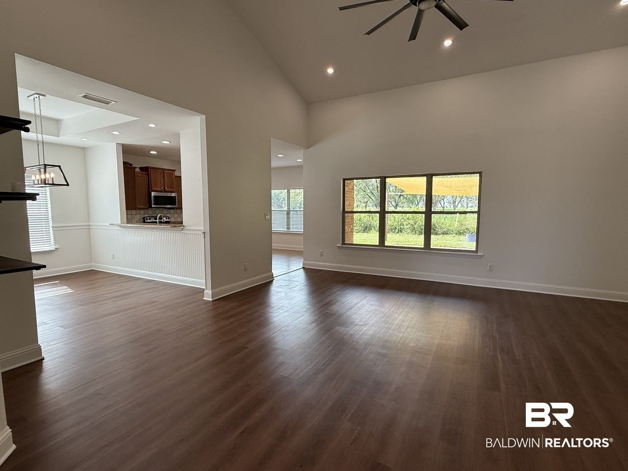 10510 Dunmore Dr - Photo 4 of 18