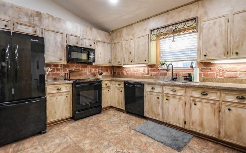 3082 County Road 235 - Photo 6 of 13