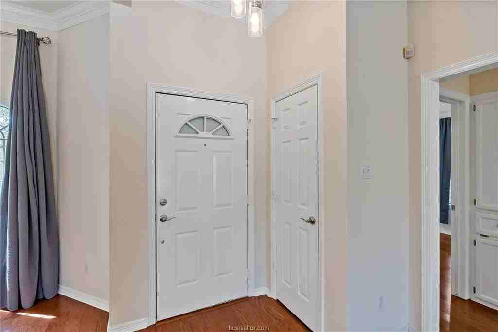 2920 Mirrormere Cir - Photo 4 of 31