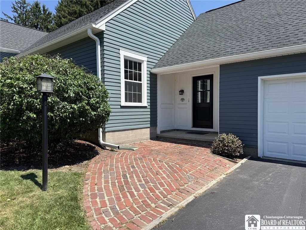 47 Bentley Ave - Photo 3 of 33