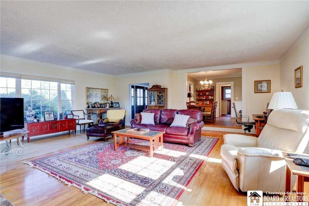 47 Bentley Ave - Photo 7 of 33