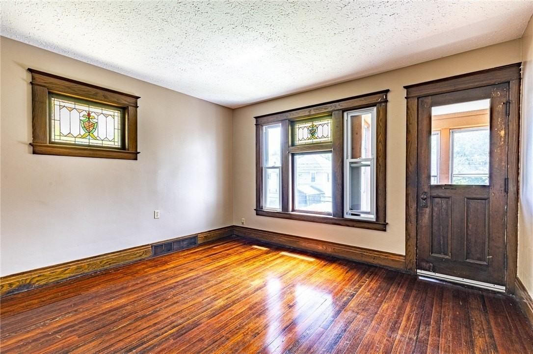 791 Norton St #3 - Photo 5 of 12