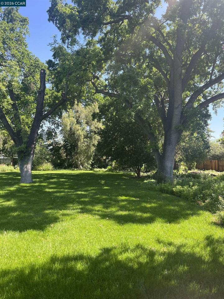 930 Lee Ln - Photo 2 of 5