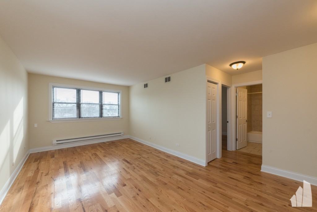 555 W Arlington Pl #308 - Photo 4 of 9