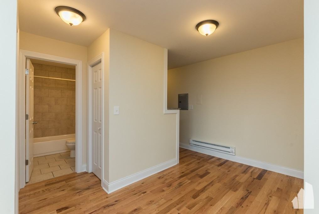 555 W Arlington Pl #308 - Photo 5 of 9
