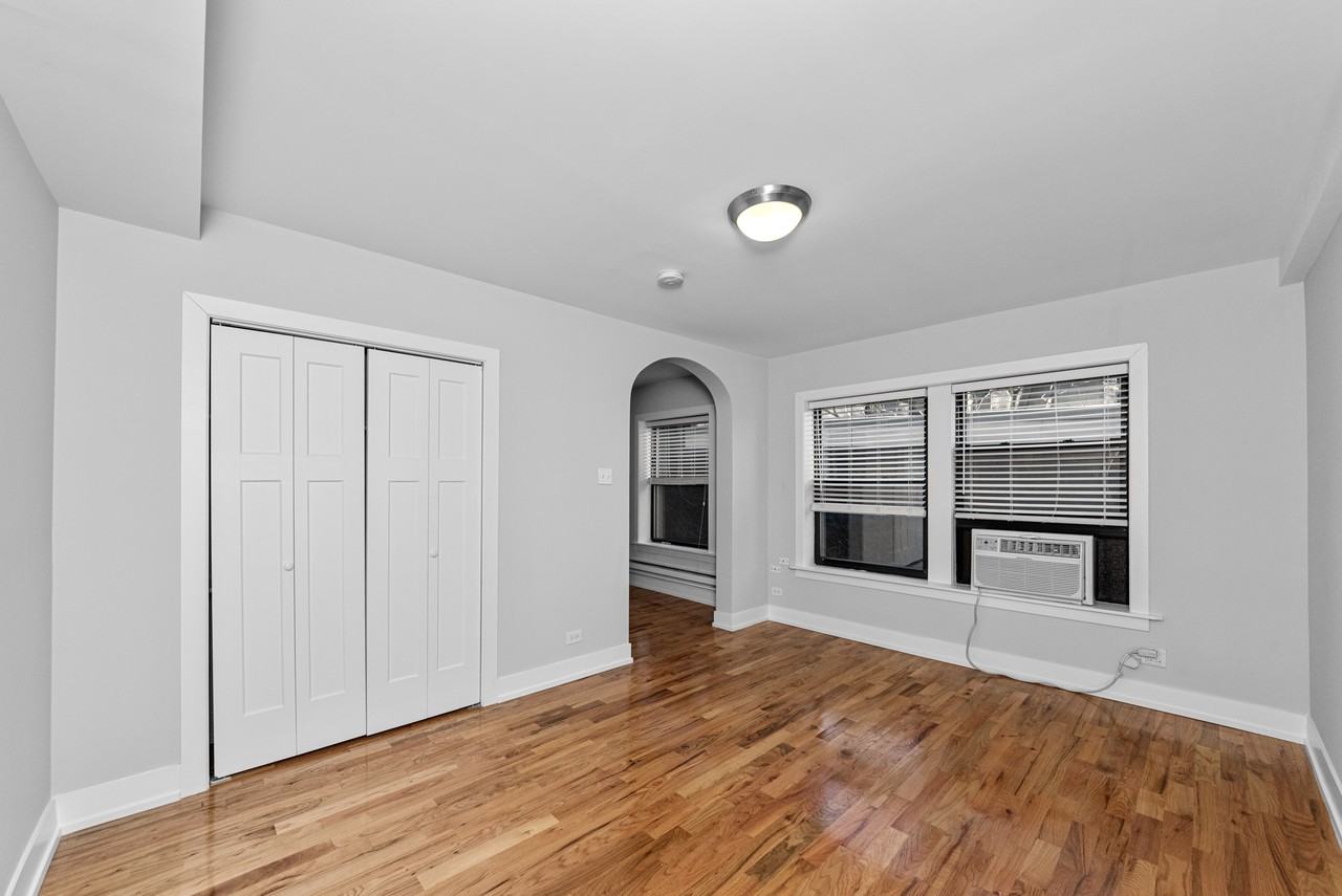 550 W Arlington Pl #410 - Photo 2 of 11