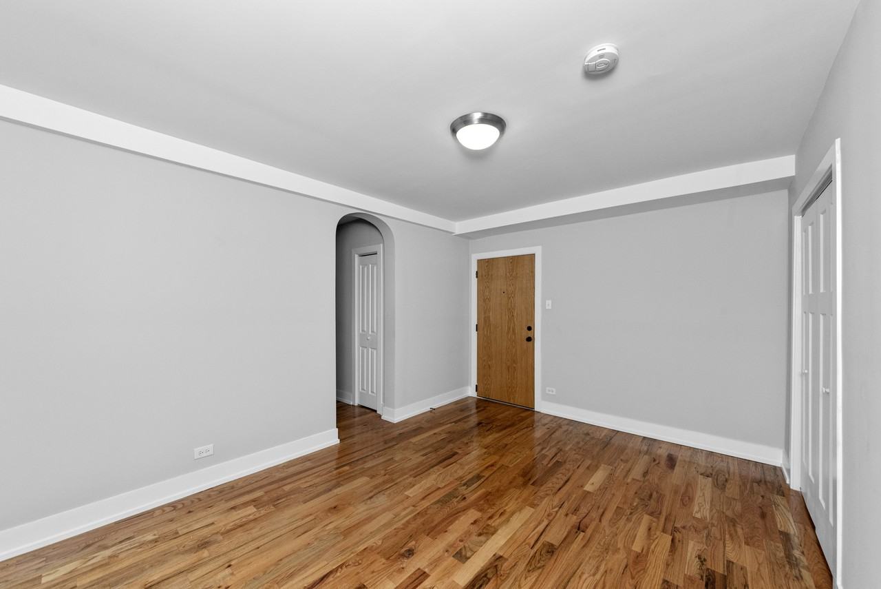 550 W Arlington Pl #410 - Photo 3 of 11